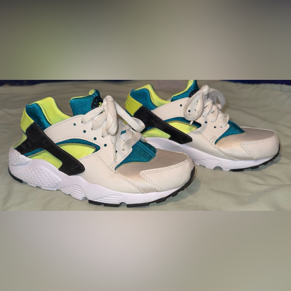 Nike Huarache  Kids White and Teal Sneakers